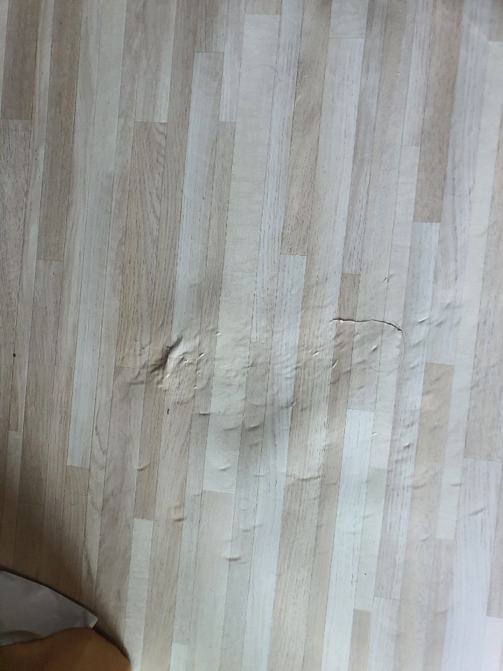 A325호 의자 교체 및 바닥 도배