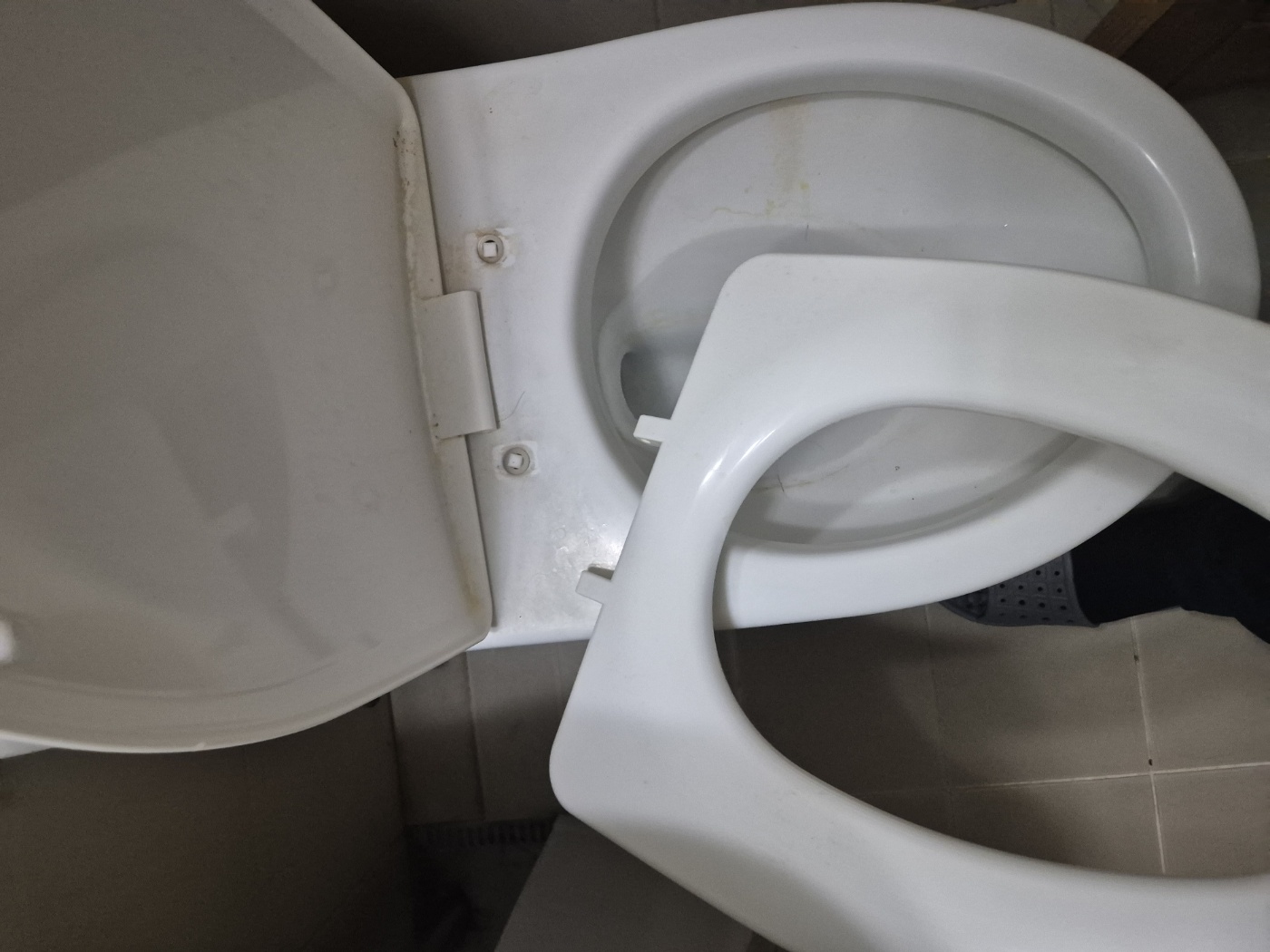 A동 106호  수리 요청드립니다.