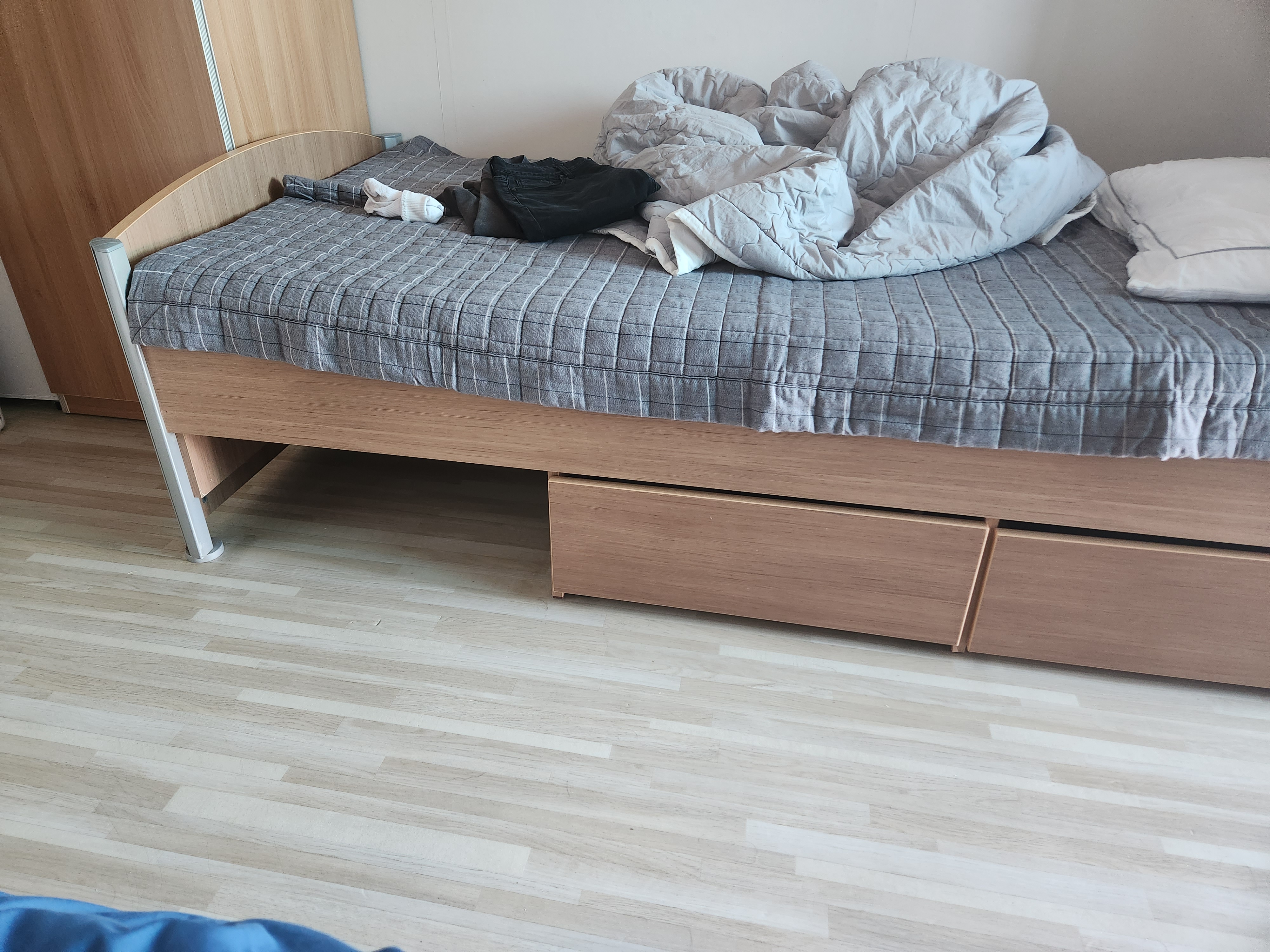 4호관A314호실 침대 서랍 수리요청