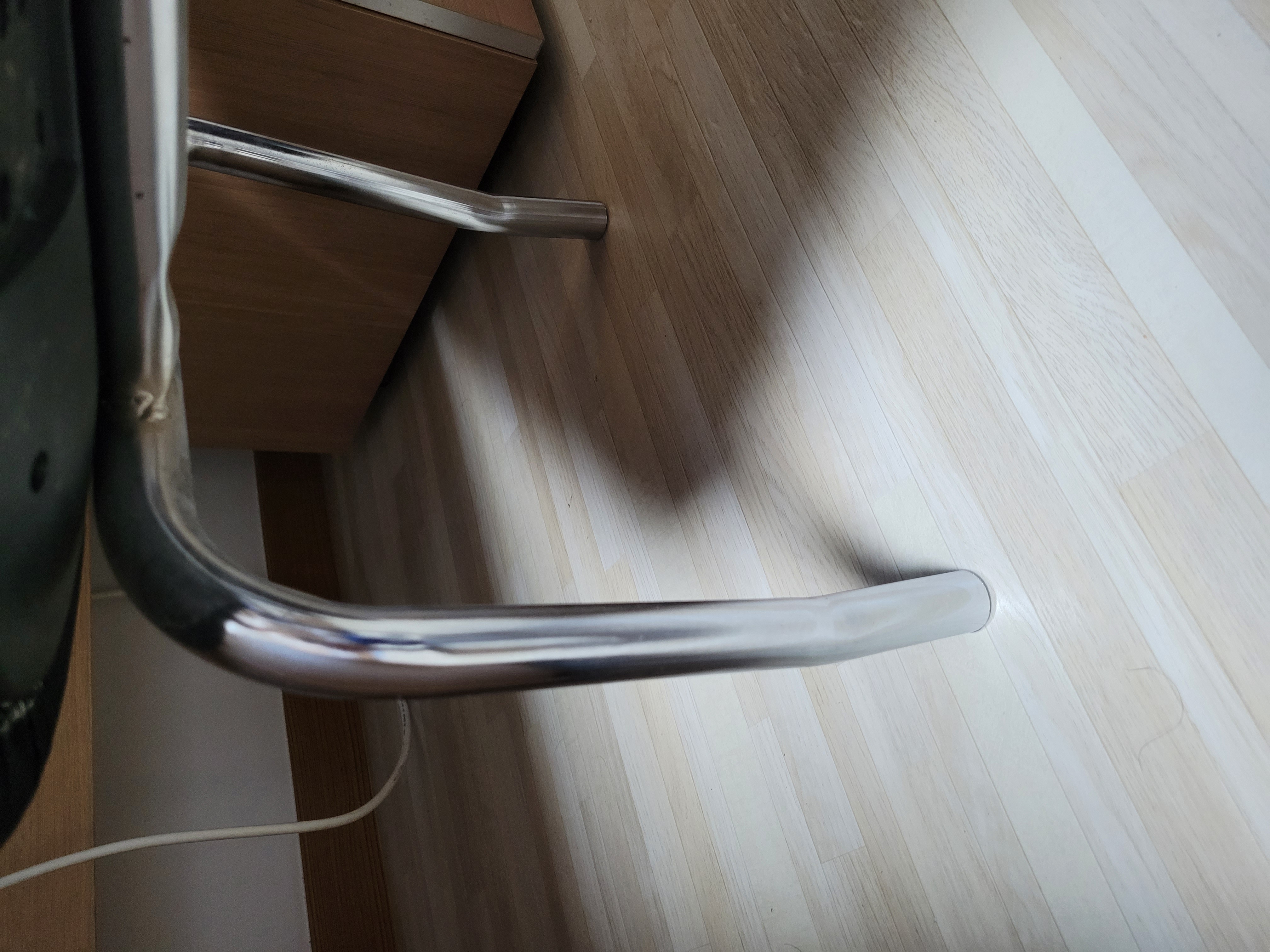 4호관 A126 의자 수리 요청