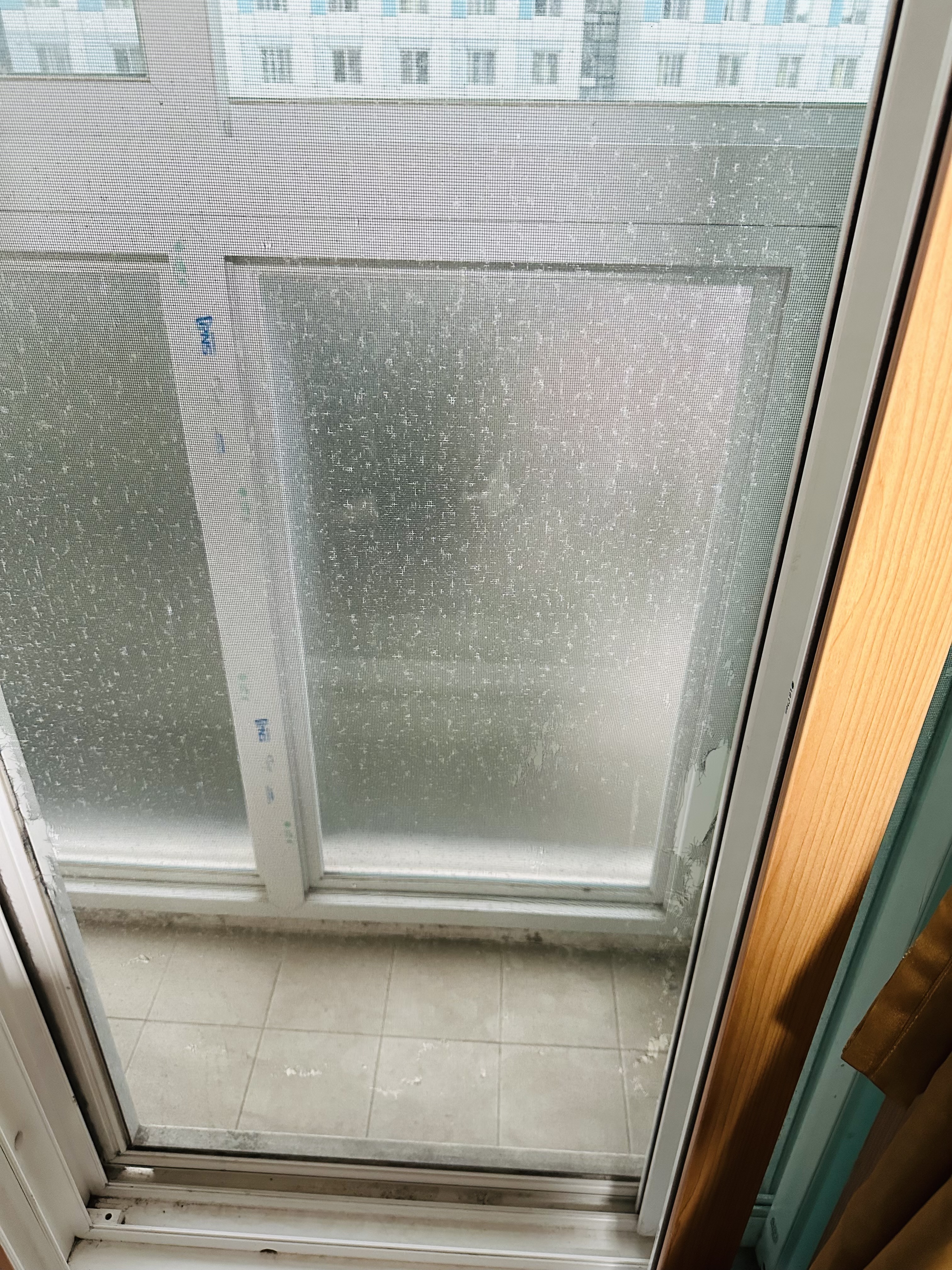 A동 216호 방충망 수리 부탁드립니다