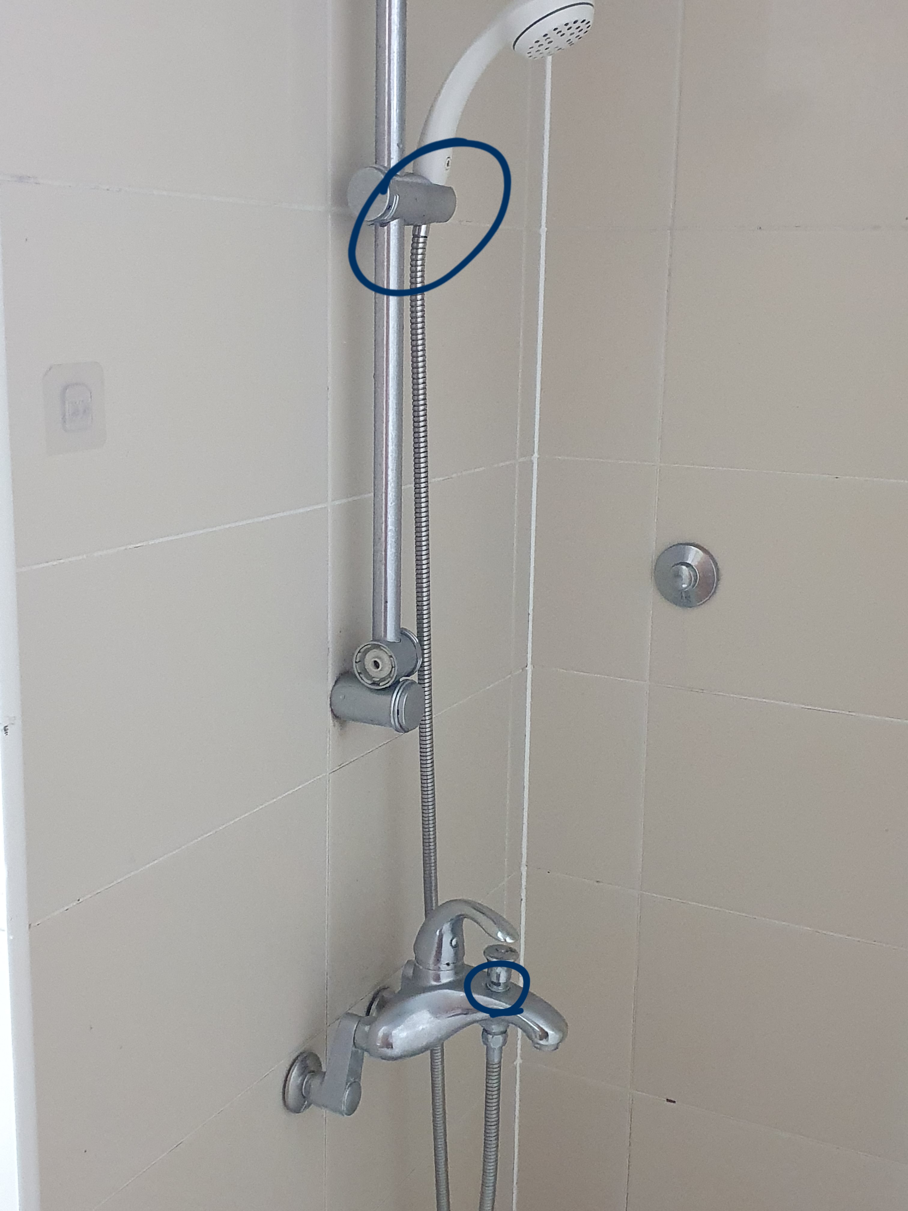 B326호 샤워기 및 현관 센서등