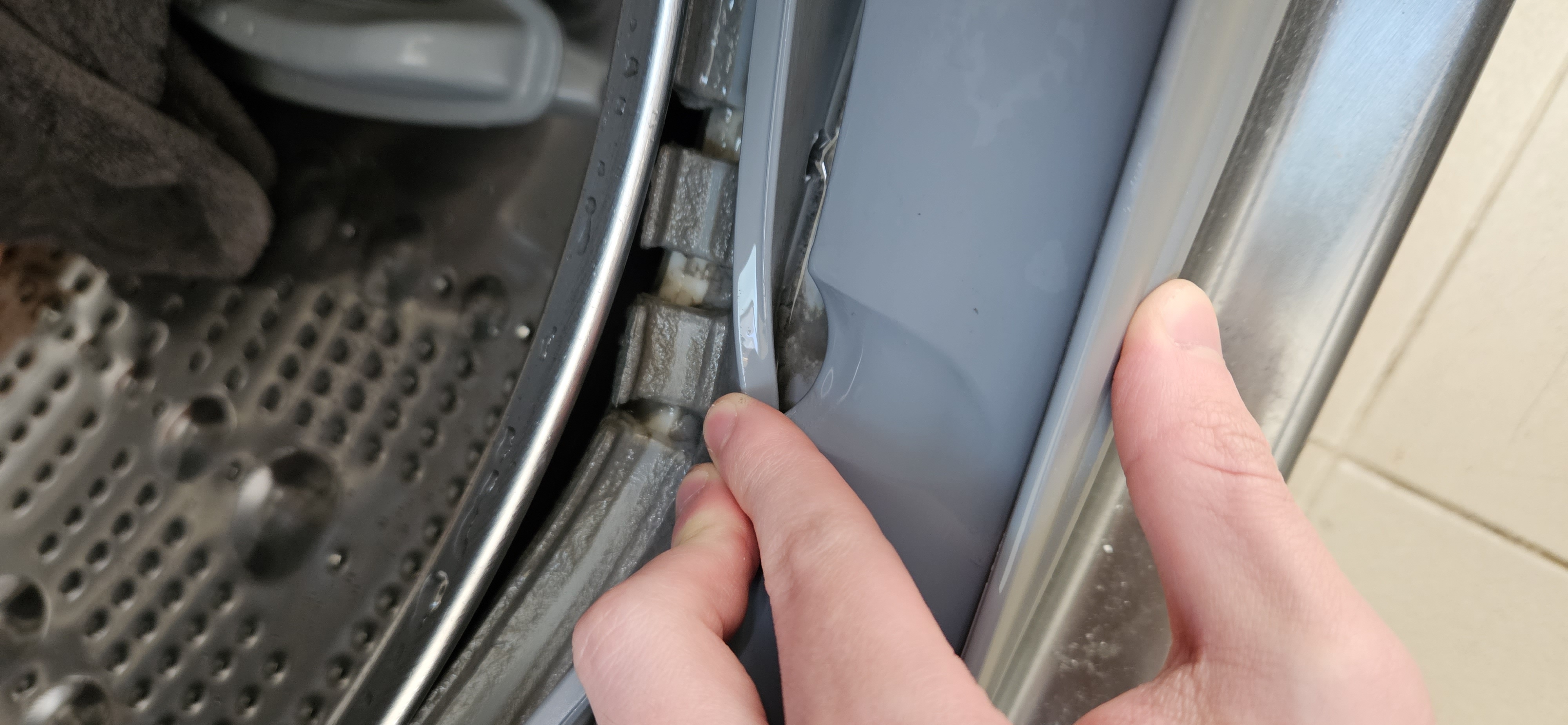 4호관 a동 3층 세탁기 청결관리좀 부탁드리겠습니다.