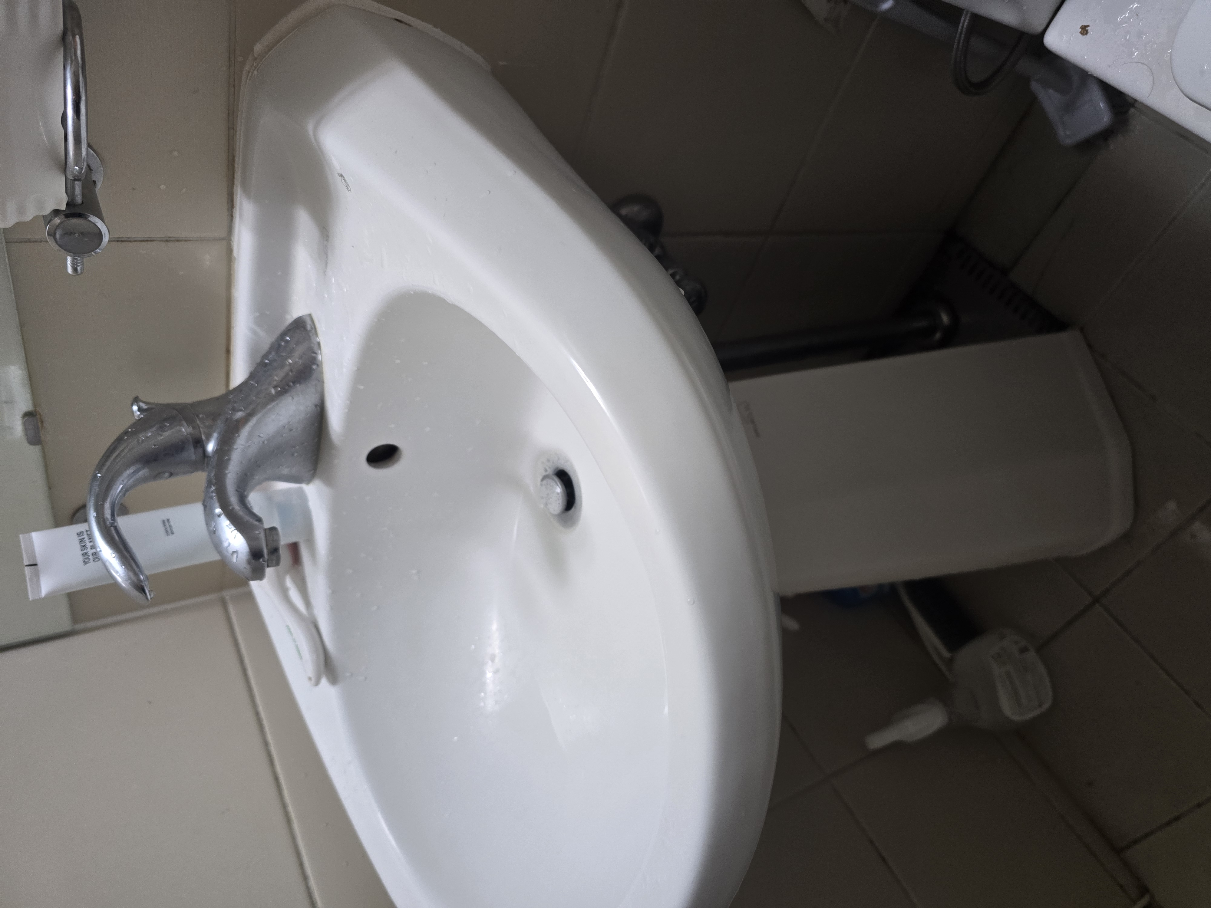 B동 421호 : 수리 부탁드립니다 