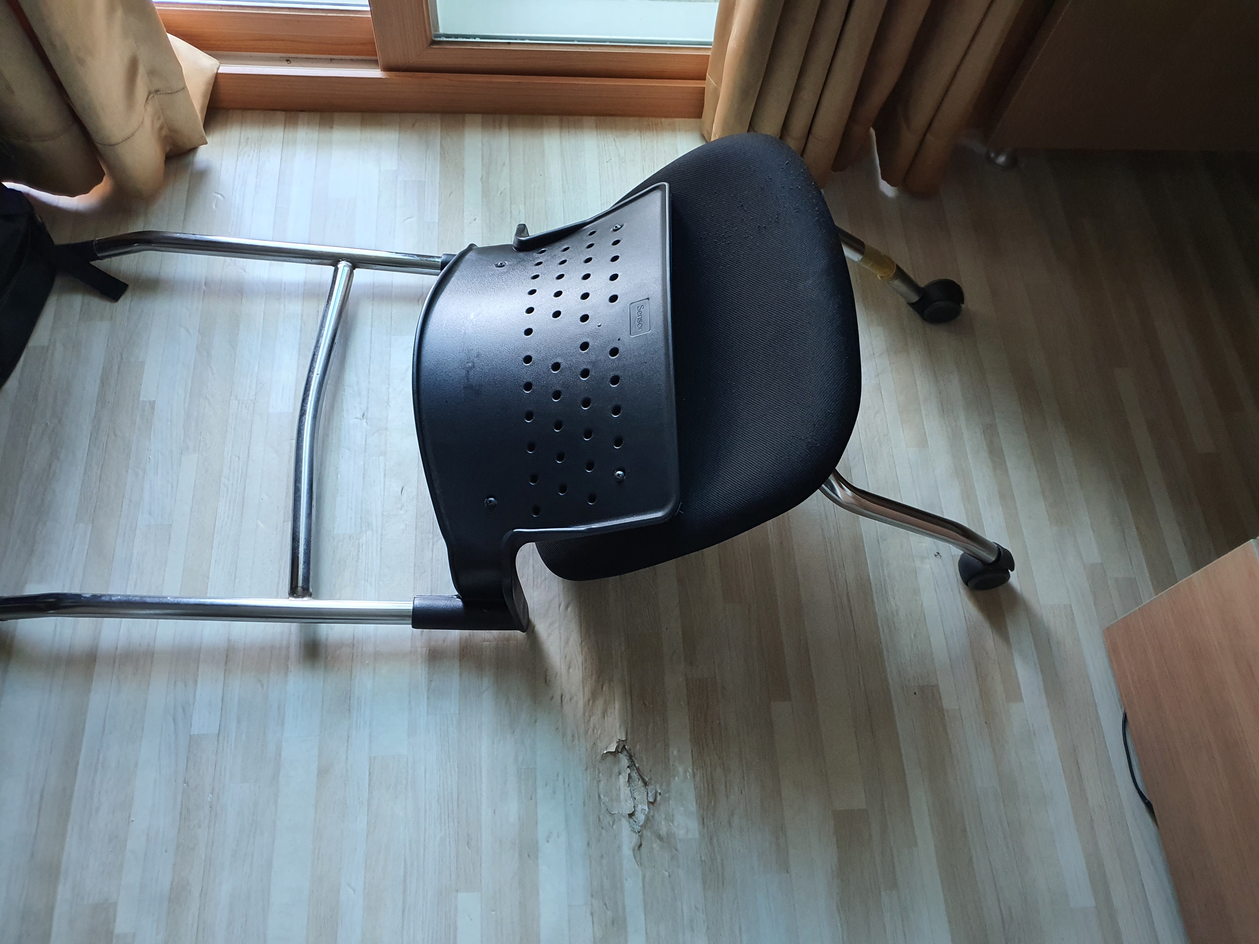 4호관 A동 321호 의자 수리신청