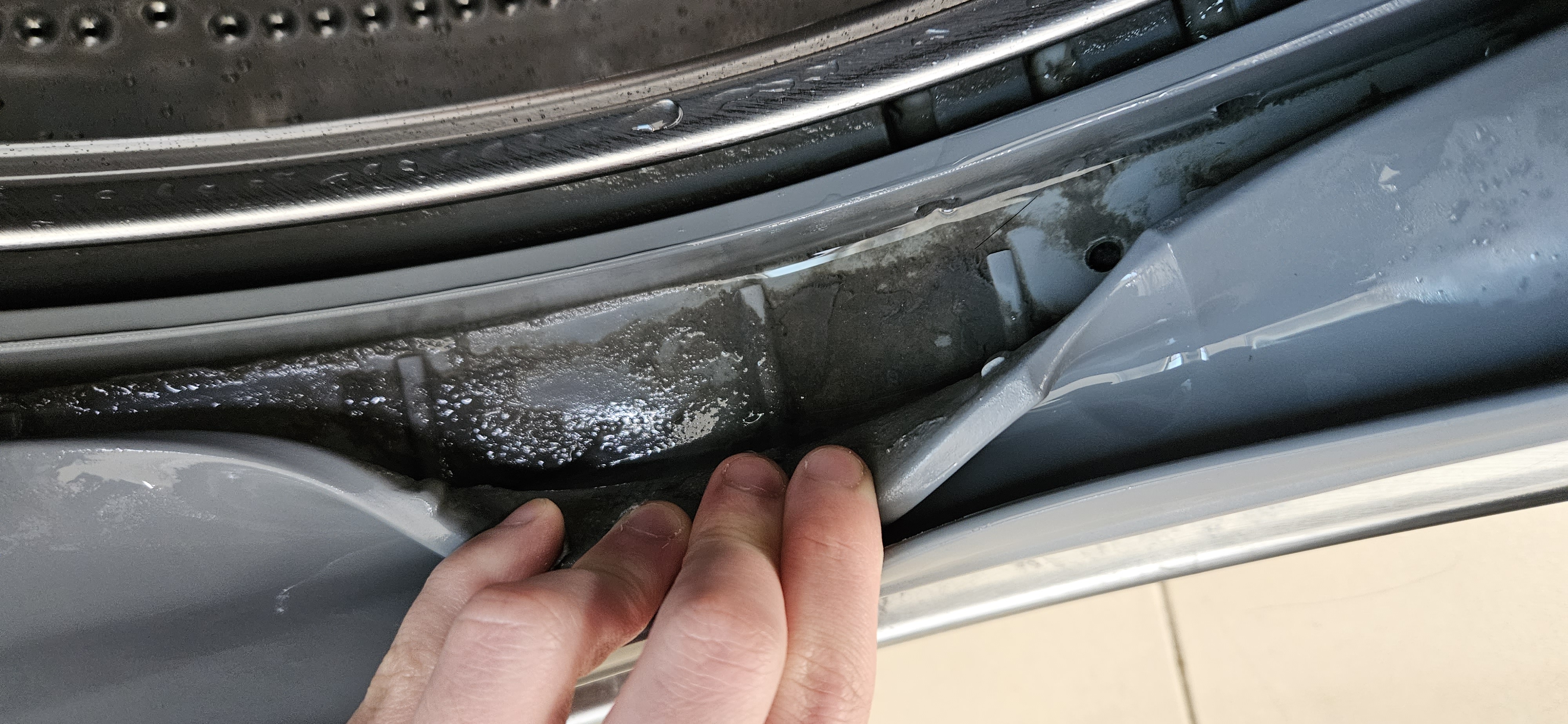 4호관 a동 3층 세탁기 청결관리좀 부탁드리겠습니다.