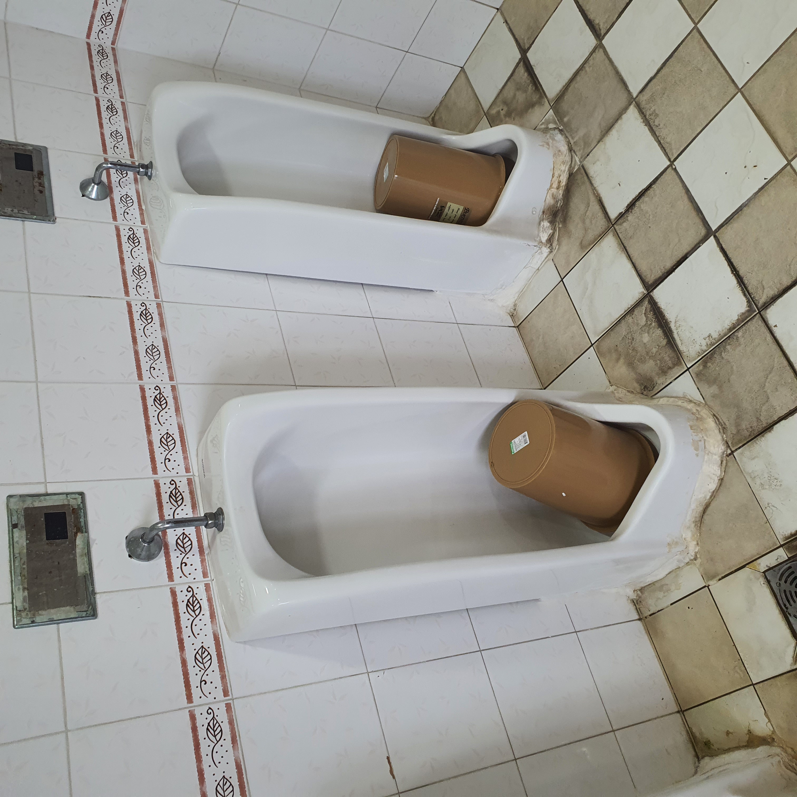 3호관 A동 4층 화장실 청소 