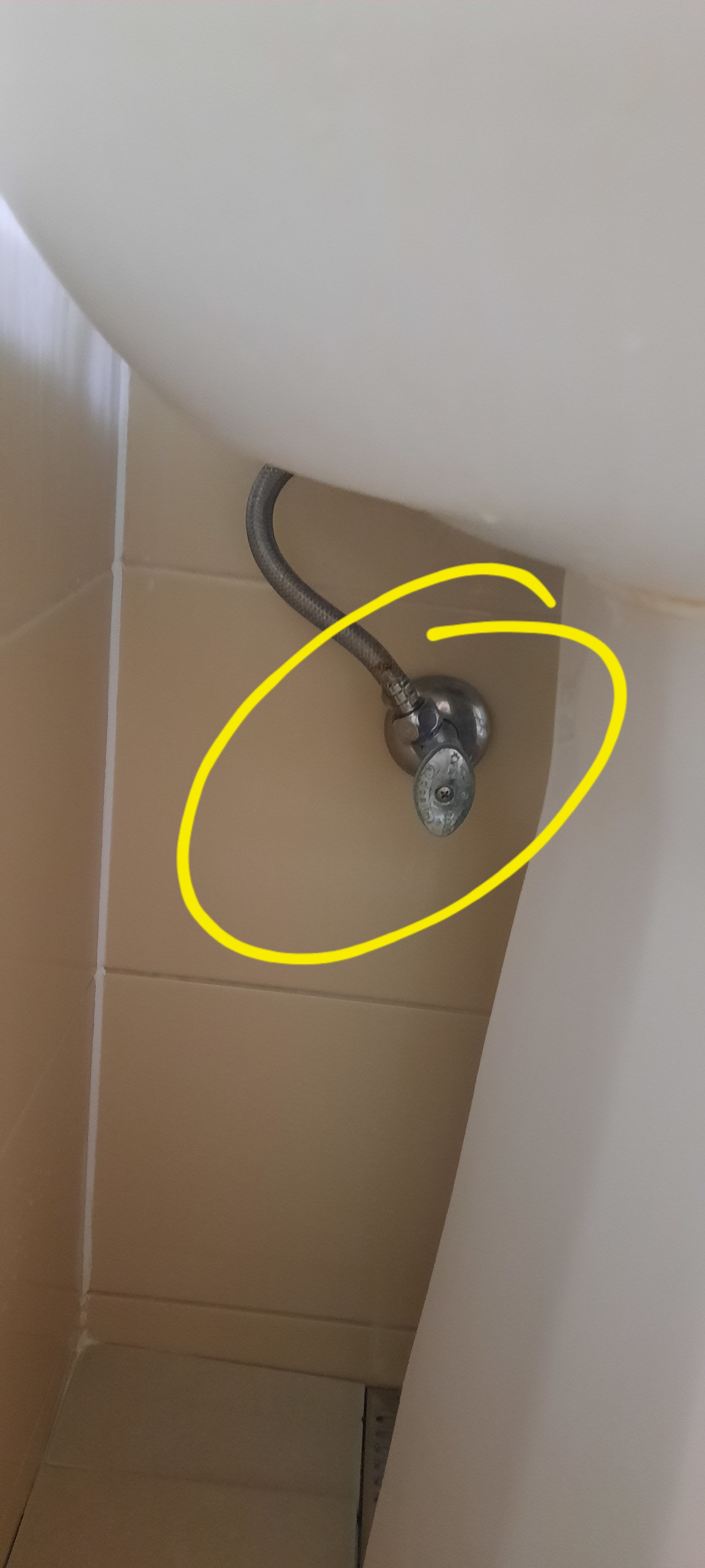 4호관 B434호 화장실 수도관 누수 수리 요청드립니다