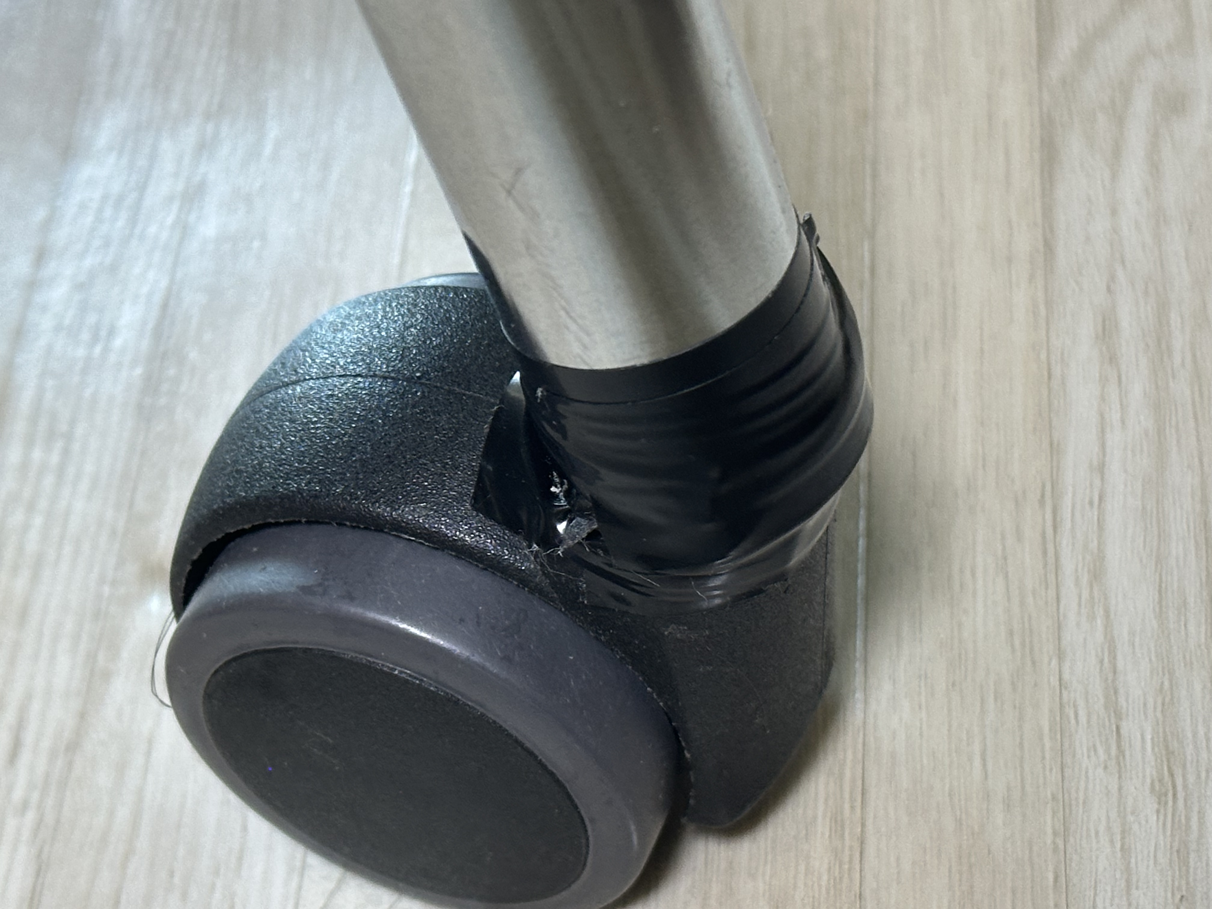 4호관 B동 229호, 의자 수리 부탁드립니다.