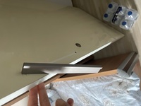 A동 119호 옷장 여닫는 부분 나사가 빠졌어요... 책상 서랍 손잡이 또한 없어요